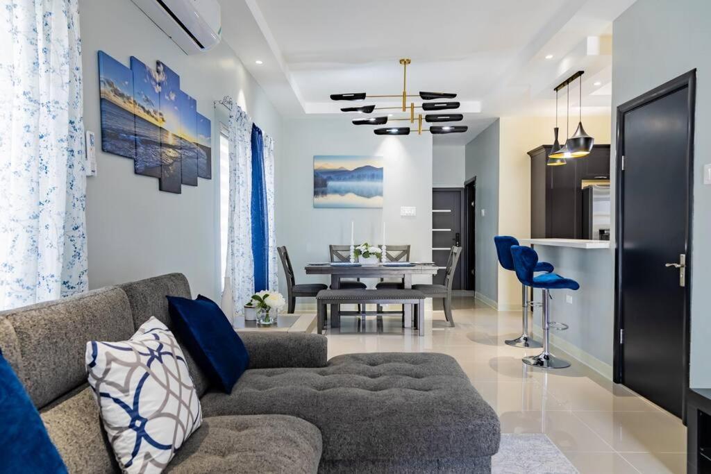 Pyramid Point Manor Villa โอโชรีโอส ภายนอก รูปภาพ